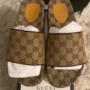 Gucci Men's GG canvas slide sandal (Unisex)